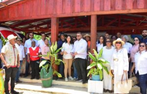 Hecmilio G. Inaugura restaurant