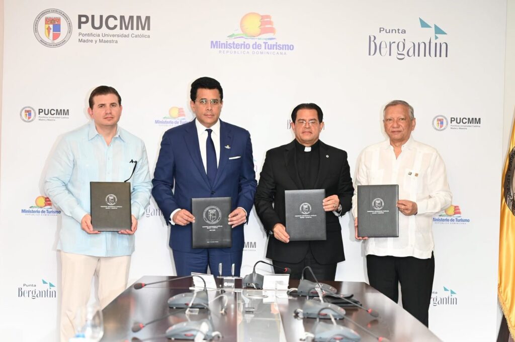 Ministro turismo y ejecutivos