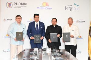 Ministro turismo y ejecutivos
