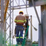 ETED optimiza la red de transmisión con mantenimiento preventivo en San Cristóbal